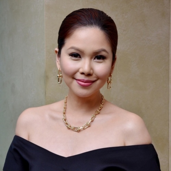 🎉 HOST PICK 🎉 NWOT Gold Industrial Aesthetic U Link Hardware Earrings - Picture 4 of 6